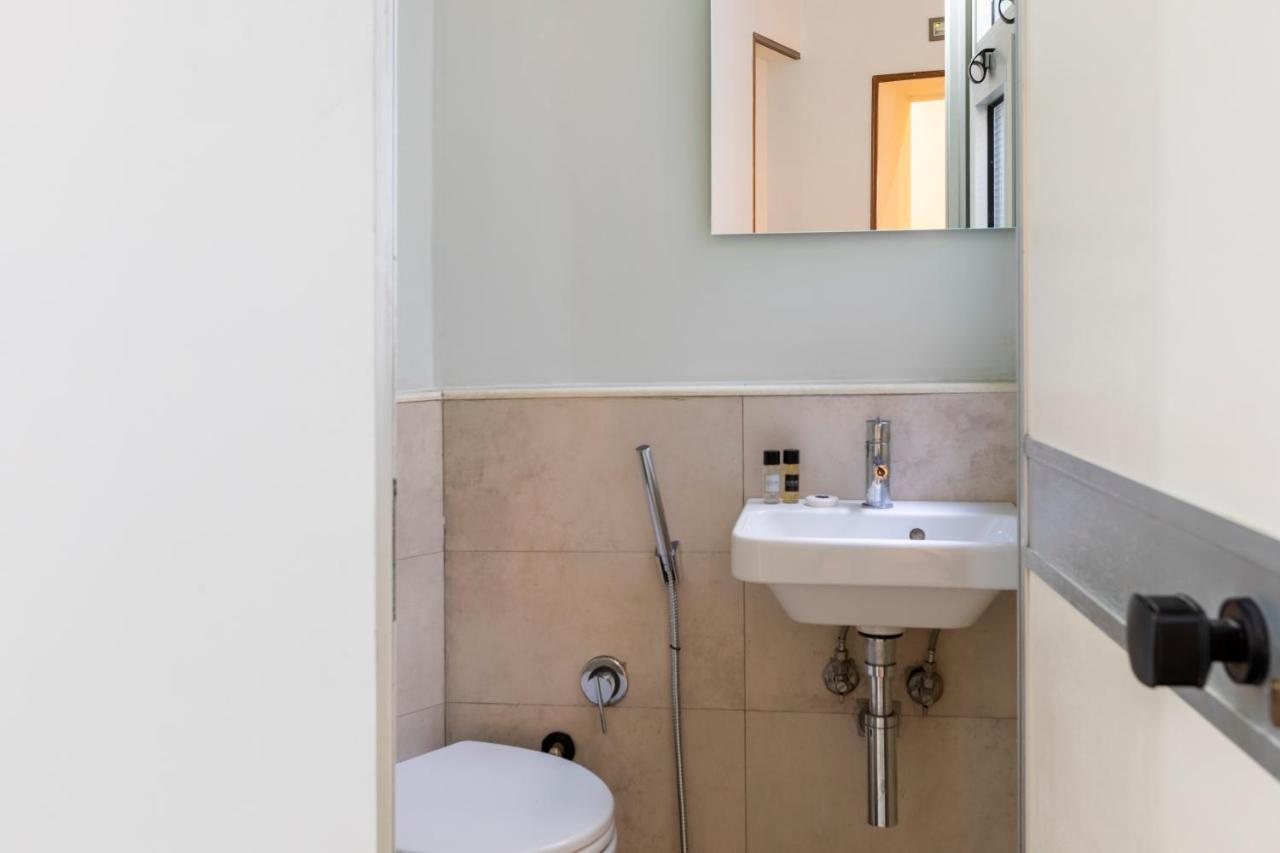 Deza Casa Vacanze Nazionale Joy Rome Buitenkant foto